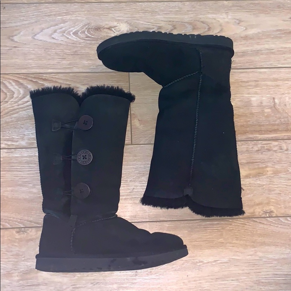 Black Ugg boots